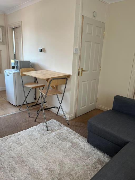 1 Bedroom Flat Sleeps 4 In Abingdon Oxfordshire Exterior foto